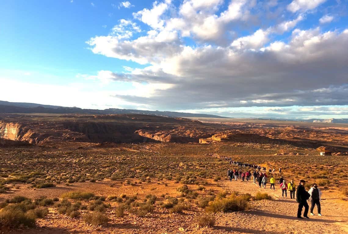 Trail leading to Horseshoe Bend Overlook