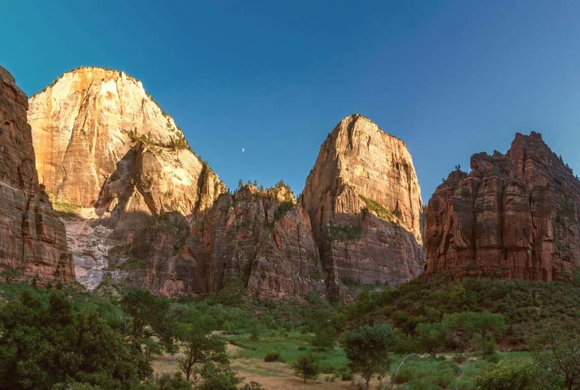 Scenic Drive in Zion Big Bend Viewpoint in Zion