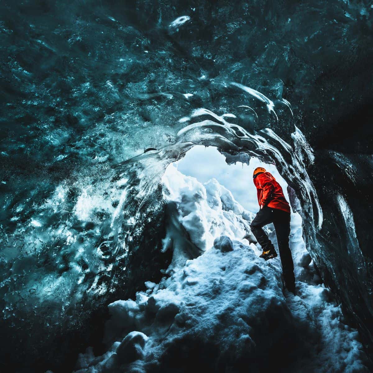 Cave in Vatnajokull Glacier