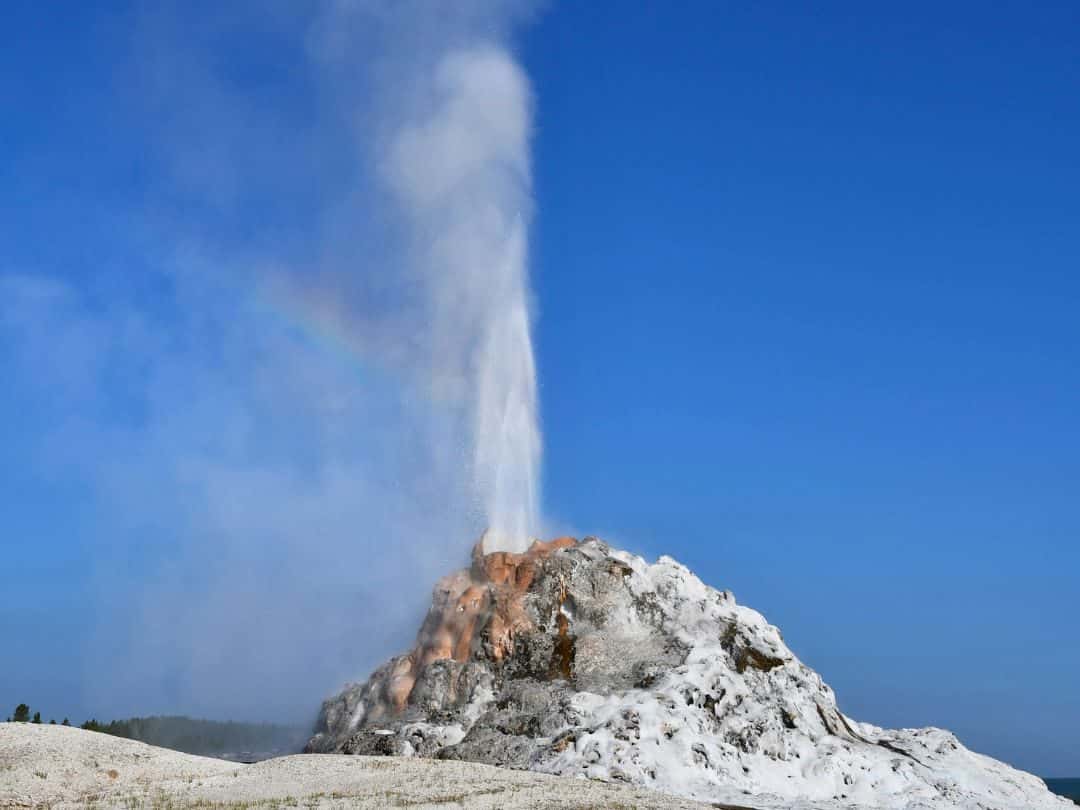 Firehole Lake Drive - White Dome Geyser