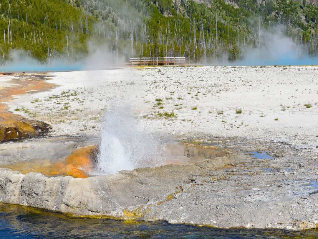 One Day in Yellowstone Cliff Geyser in Black Sand Basin