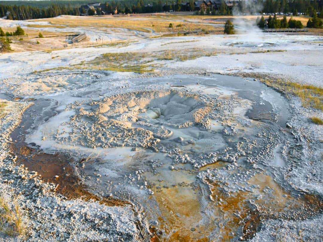 Guide to the Upper Geyser Basin Anemone Geysers