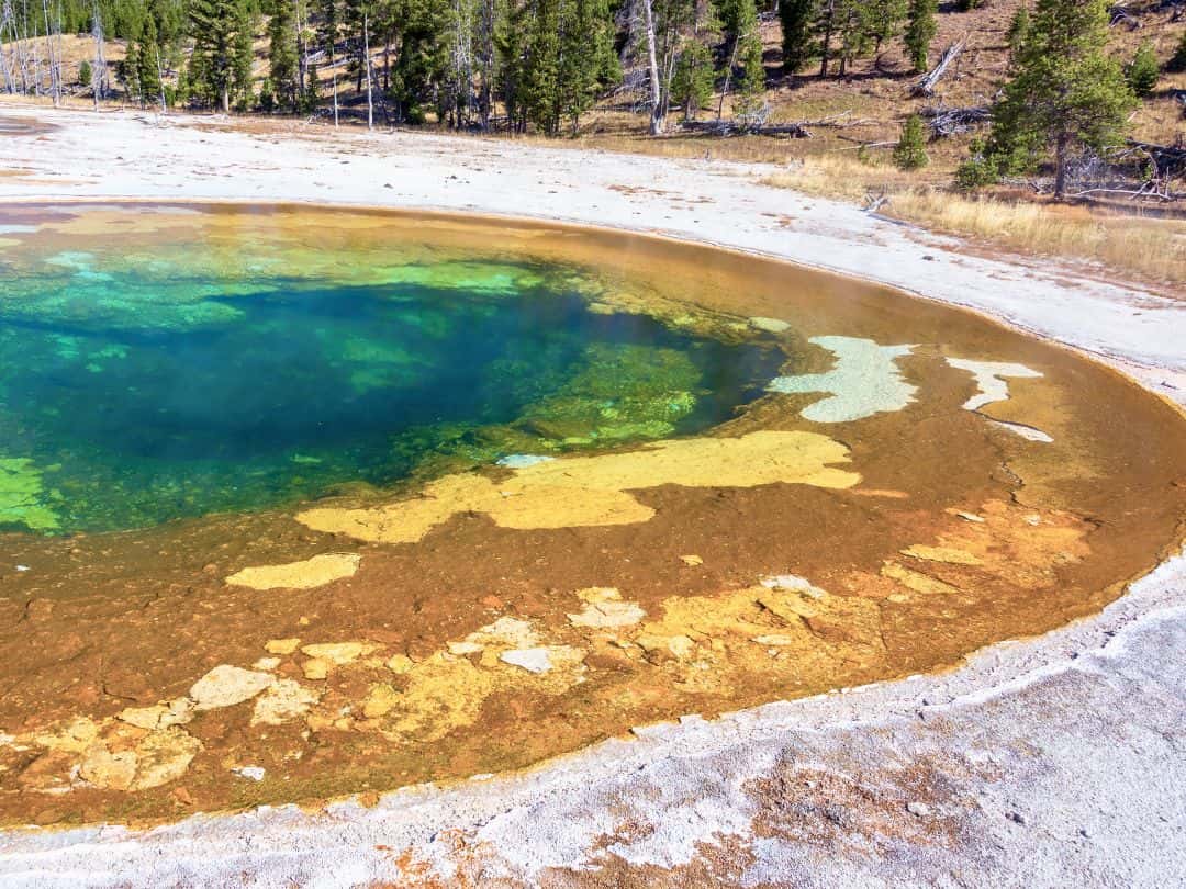 Guide to the Upper Geyser Basin Beauty Pool