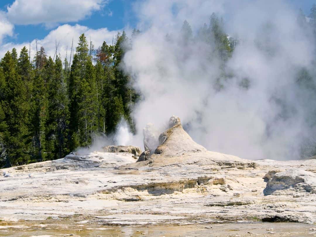 Guide to the Upper Geyser Basin Giant Geyser