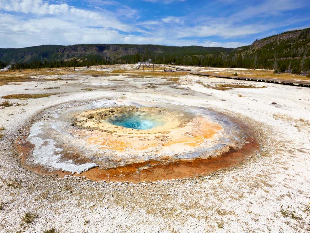 Guide to the Upper Geyser Basin Mustard Spring