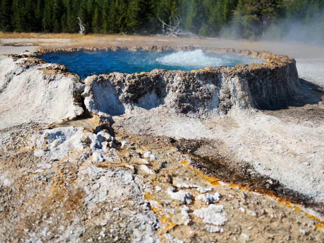 Guide to the Upper Geyser Basin Guide to the Upper Geyser Basin