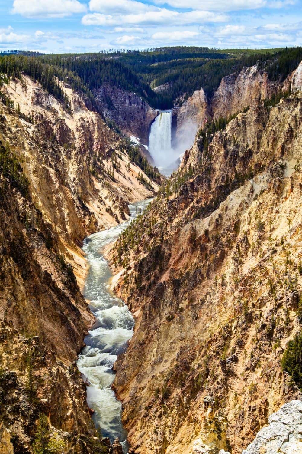 View from the Artists Point in the Grand Canyon of the Yellowstone
