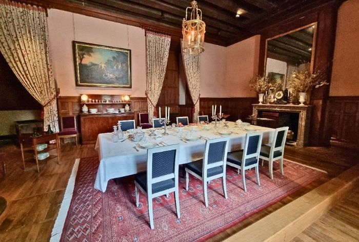 What to See at Chateau d'Azay-le-Rideau Dining Room at Chateau d'Azay-le-Rideau