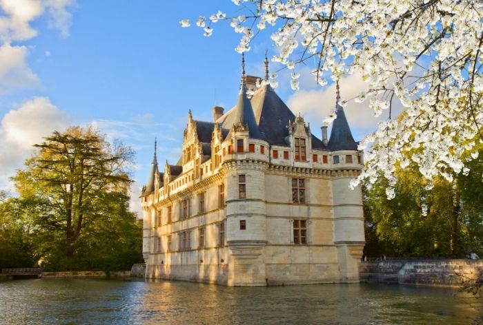 What to See at Chateau d'Azay-le-Rideau Chateau d'Azay-le-Rideau